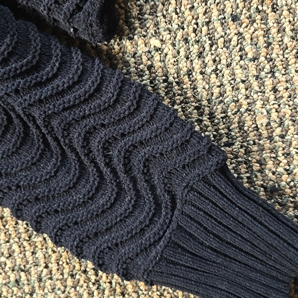 Zara Black Textured Wave Knit Cropped Turtleneck Sweater - Picture 2 of 5
